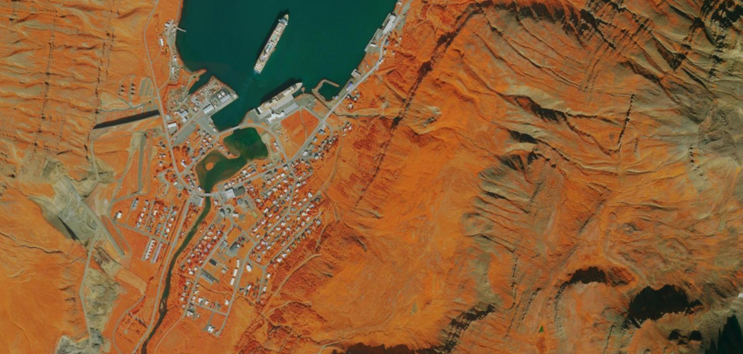 Innrauð loftmynd af Seyðisfirði tekin í ágúst 2025