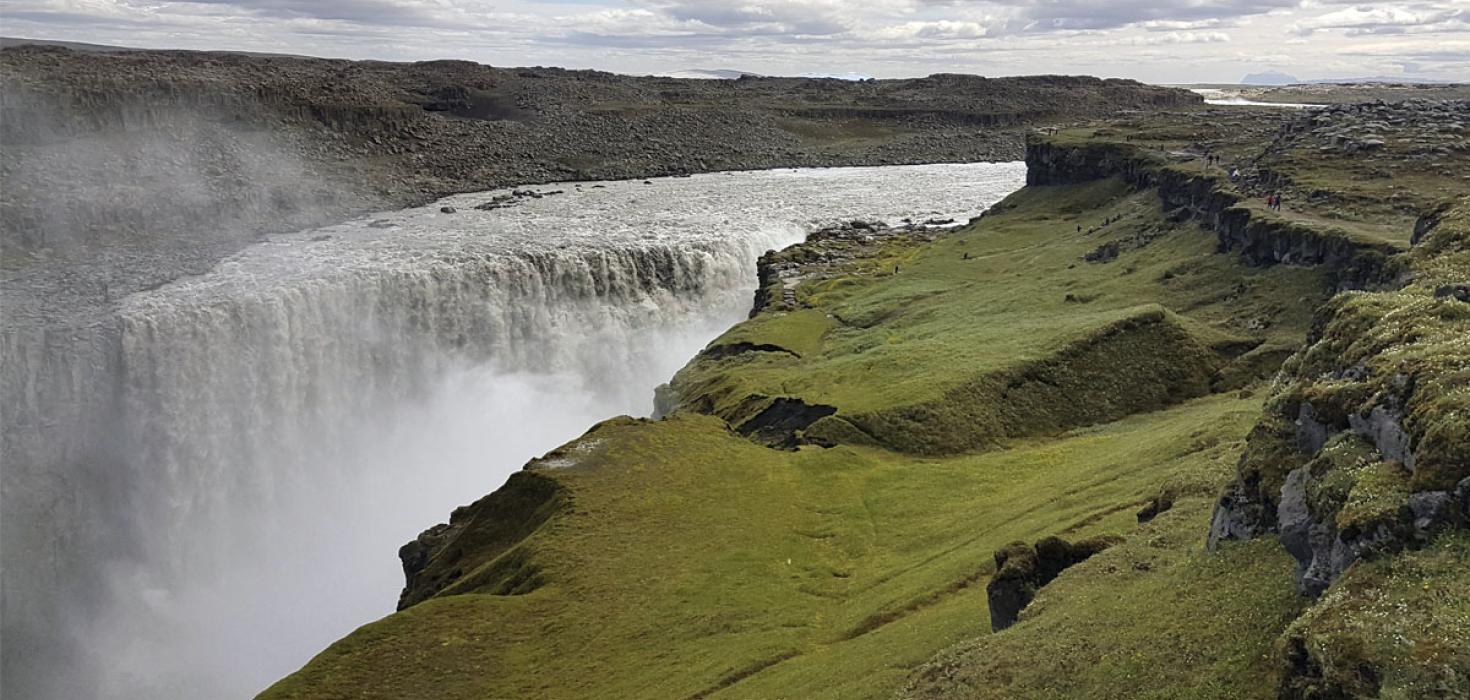 Dettifoss í Jökulsá á Fjöllum í Vatnajökulsþjóðgarði Dettifoss í Jökulsá á Fjöllum í Vatnajökulsþjóðgarði