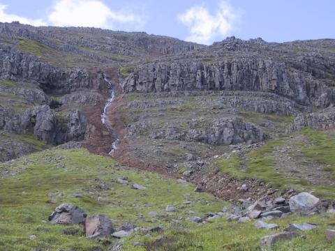 Skriða féll úr Urðarbotni.