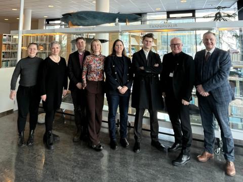 umhverfis-, orku- og loftslagsráðherra, heimsótti starfsstöð Náttúrufræðistofnunar í Garðabæ