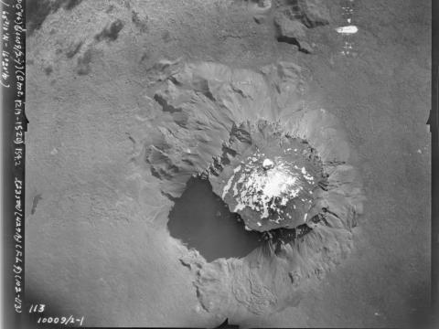 Loftmynd af Herðubreið frá árinu 1946.