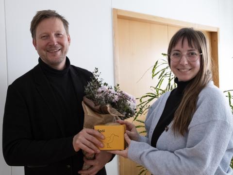 Vinningshafi slagorðasamkeppninnar, Christian Schultze, ásamt verkefnastjóra Mýralífs (Peatland Lifeline), Elisabeth Jeanne Marie Heloise Bernard.