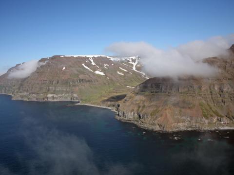 Barði til vinstri, Nesdalur og Skagi til hægri