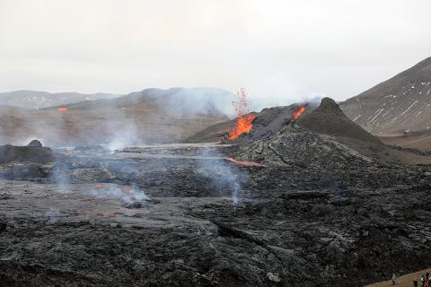 Hrauntunga ryður sér leið út úr Geldingadölum