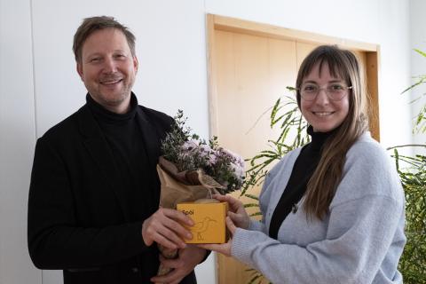 Vinningshafi slagorðasamkeppninnar, Christian Schultze, ásamt verkefnastjóra Mýralífs (Peatland Lifeline), Elisabeth Jeanne Marie Heloise Bernard.