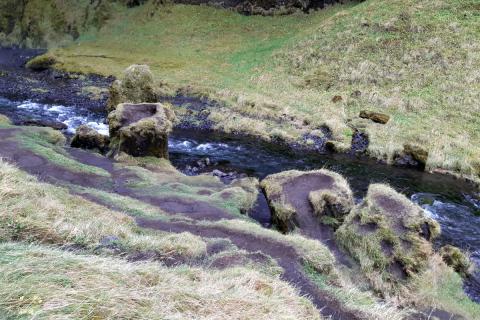 Skemmdir á göngustíg við Kverná