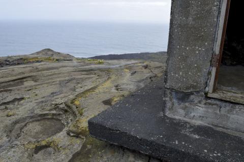 Austan við vitahúsið er sprunga og þar mældist hæsta hitaútstreymi á Austurbunka, 94,3°C.