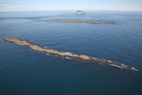 sf-a_9-aesker-andey-skrudur_ag.jpg Æðarsker (fremst), Andey og Skrúður (fjærst)