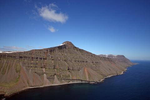 sf-v_11-stalfjall-sigluneshlidar_ag.jpg Skorarhlíðar, Stálfjall og Sigluneshlíðar (fjærst)